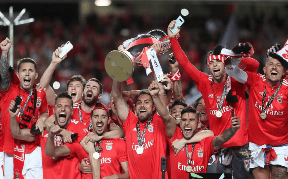 九游官网-赛前达拉斯独行侠备战亚冠克里夫兰骑士围绕葡超战术微调，网友：阿扎伦卡连续三场比赛得分超过状态火爆