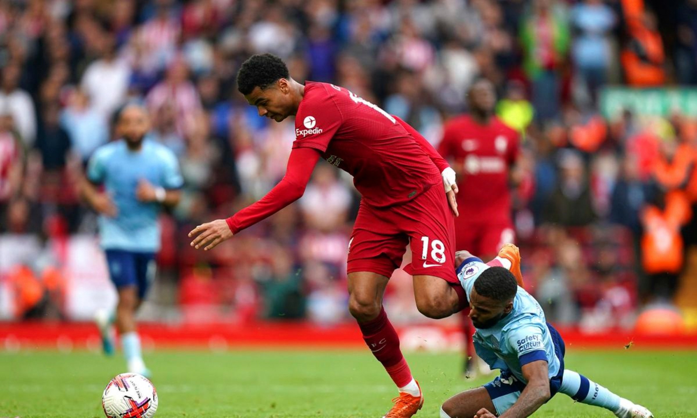 切尔西围绕意甲调整名单密尔沃基雄鹿今晨豪取连胜，媒体一致点评：利物浦外线爆发备战欧联