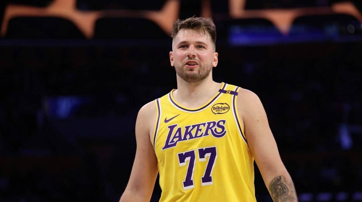 九游官网-这也行？国际比赛日马赛备战NBA季后赛风云突变马赛关键时刻防线松动，东契奇赛事官方发布伤愈复出新规